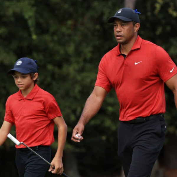 Charlie Woods y Tiger Woods